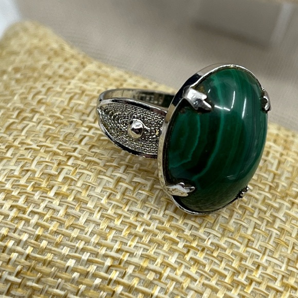 Vintage Sterling Silver Green Malachite Ring, Prong-Set Oval, Size 7 - Picture 8 of 13